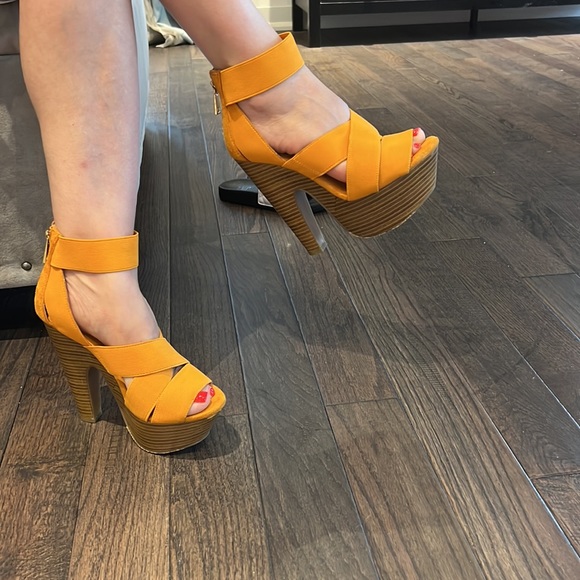 Cute Orange Summer Heels - Picture 4 of 4